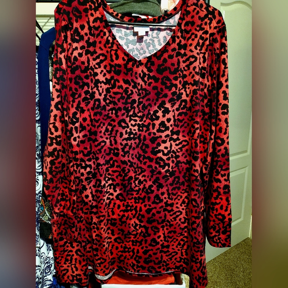 Lularoe Elizabeth - red & black